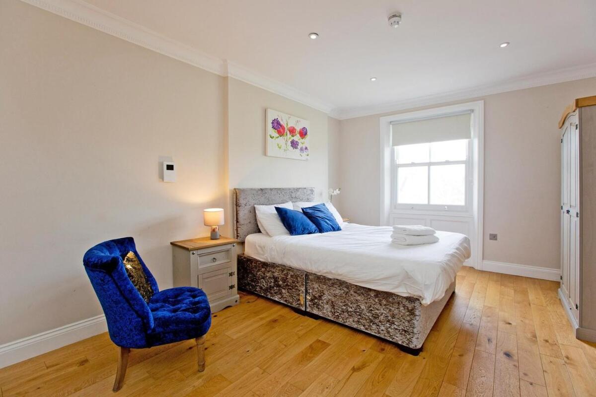 Large Modern 2 Bd Kensington No 8 *