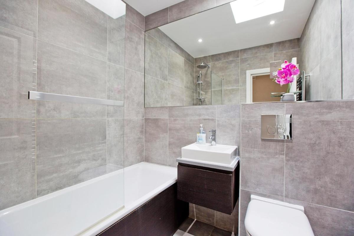 Large Modern 2 Bd Kensington No 8