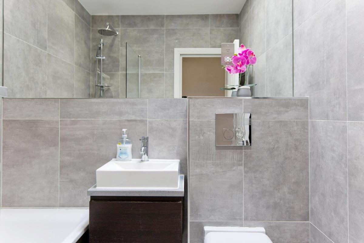 Large Modern 2 Bd Kensington No 8 Apartment