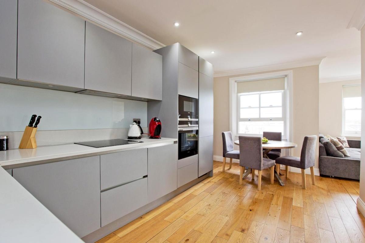 Large Modern 2 Bd Kensington No 8 Apartment