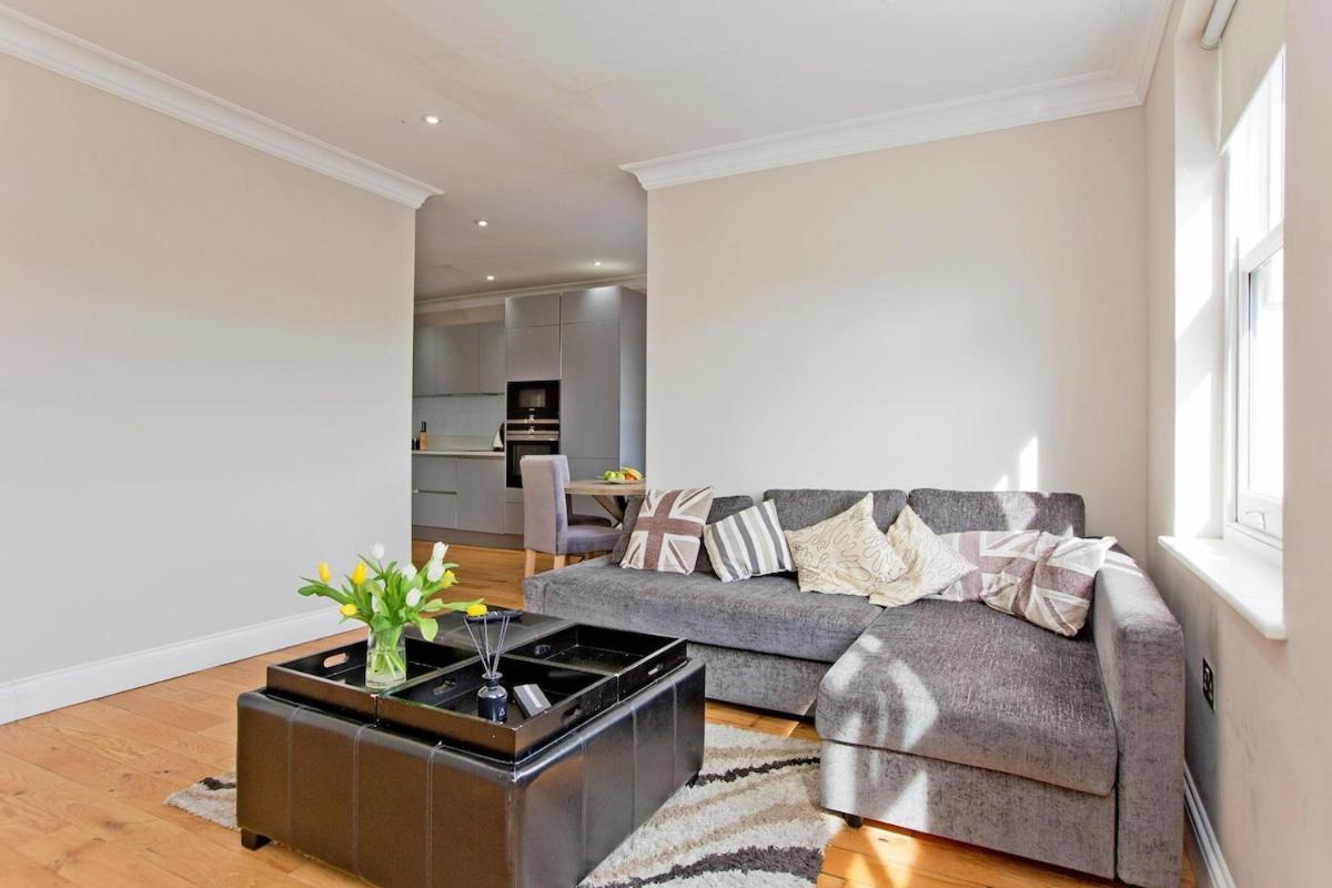 Large Modern 2 Bd Kensington No 8 Apartment