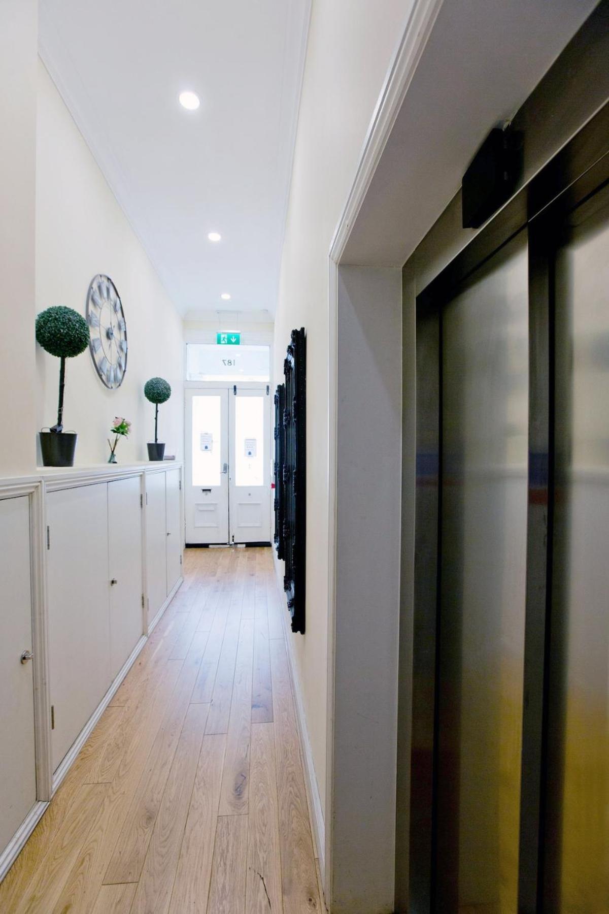 Large Modern 2 Bd Kensington No 8 Apartment